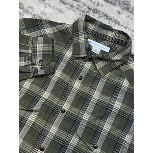 Eastern Mountain Sports Men's Size M Plaid Button Down Shirt Pearl Snap Nylon